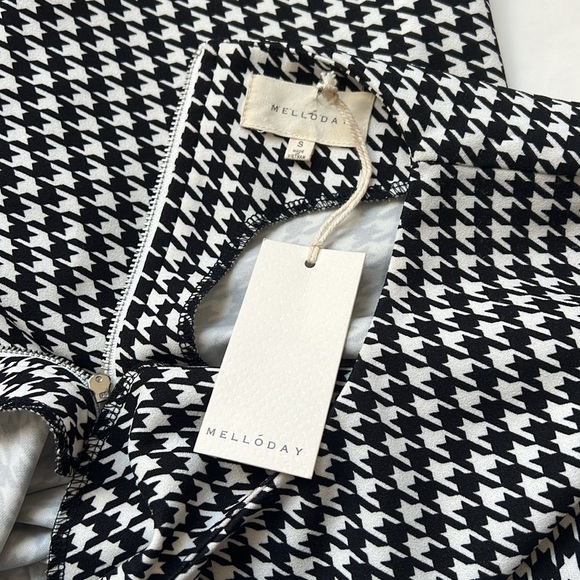 Melloday Women's Houndstooth Top - Picture 7 of 9